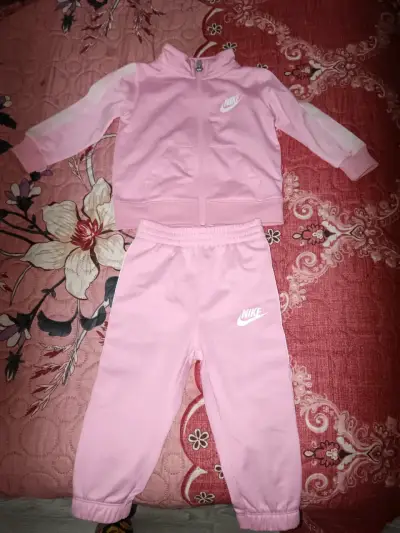 Conjunto deportivo rosa para niña - miniatura 1