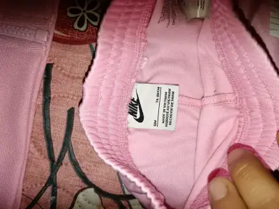 Conjunto deportivo rosa para niña - miniatura 2