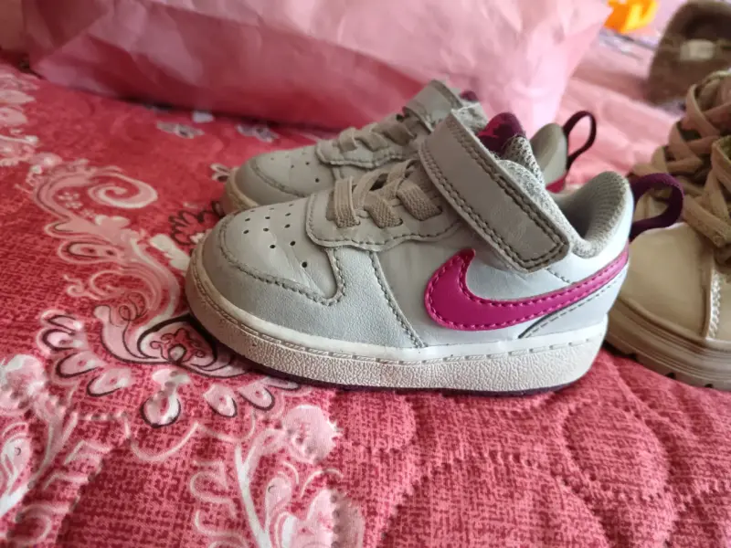 Zapatillas infantiles gris y rosa