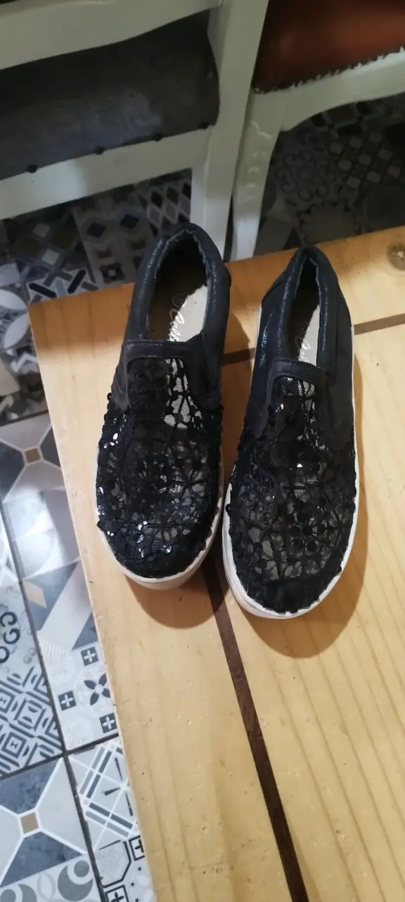 Zapatillas negras con encaje - 1