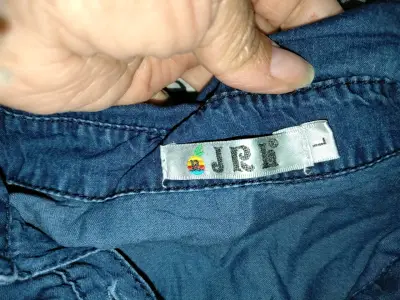 Chaqueta de mezclilla desgastada - miniatura 3