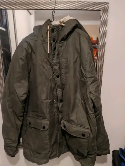 Chaqueta parka verde con capucha HyM - miniatura 1