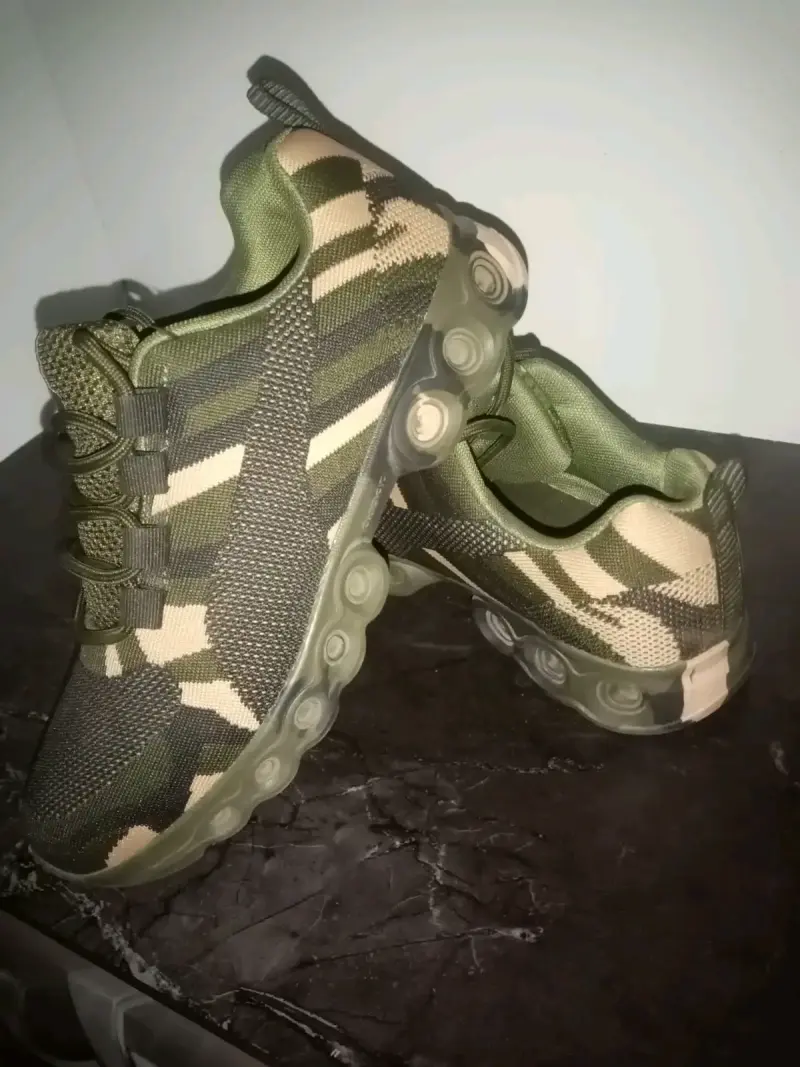 Zapatillas deportivas camufladas - 1