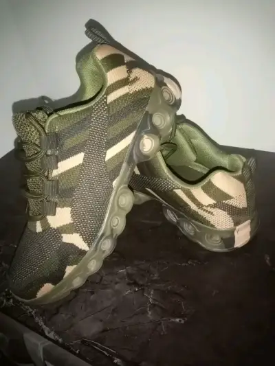 Zapatillas deportivas camufladas - miniatura 1