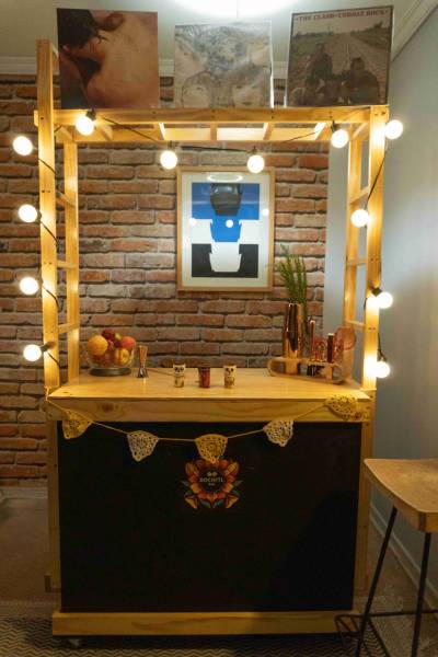 Mueble bar rústico con luces - miniatura 1