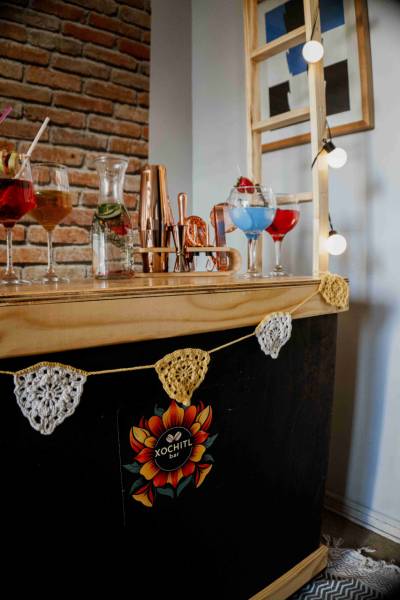 Mueble bar rústico con luces - miniatura 2