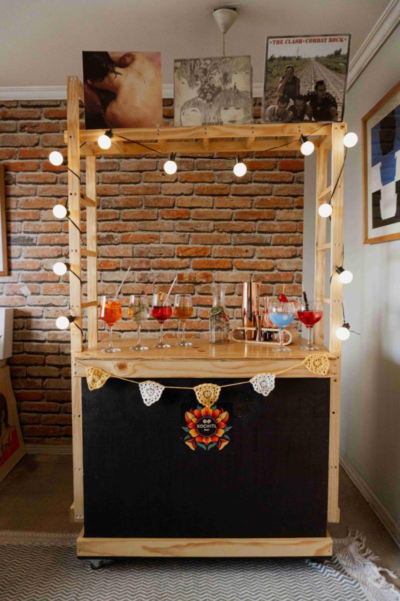 Mueble bar rústico con luces - 3