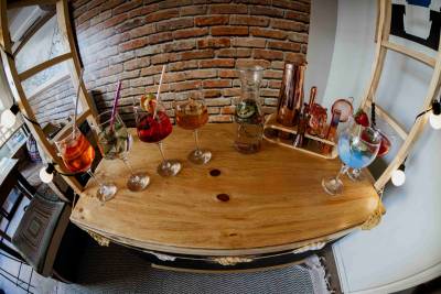 Mueble bar rústico con luces - miniatura 5