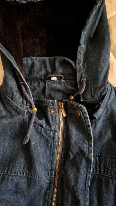 Parka de mezclilla azul con capucha - miniatura 3