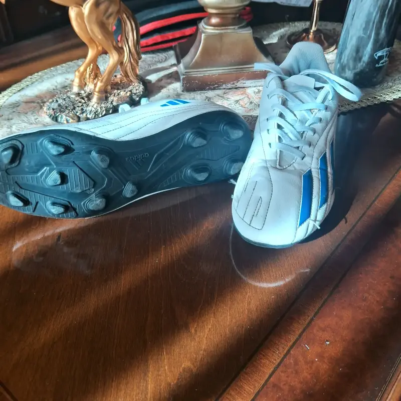 Zapollas de fútbol blancos y azules
