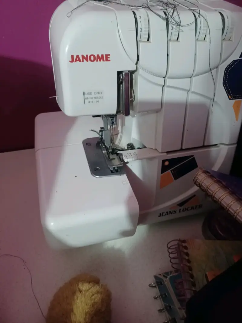 Máquina overlock Janome Jeans Locker - 2