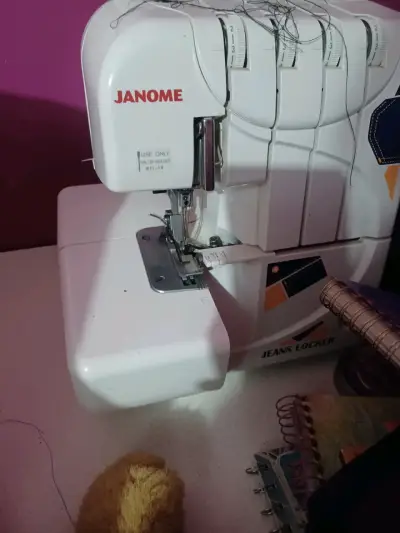 Máquina overlock Janome Jeans Locker - miniatura 2