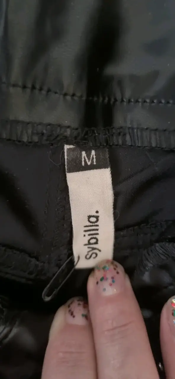 Falda short corta de cuero sintético - 2