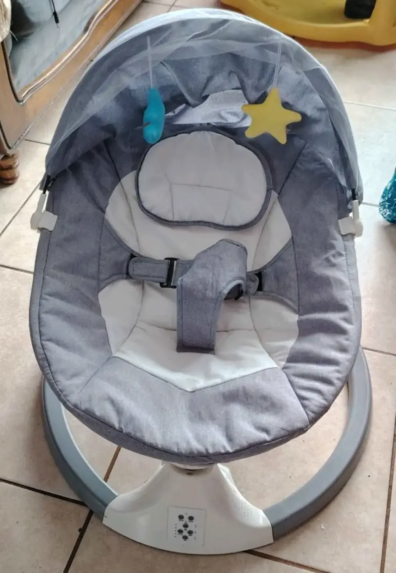 Silla mecedora de bebé gris - 2
