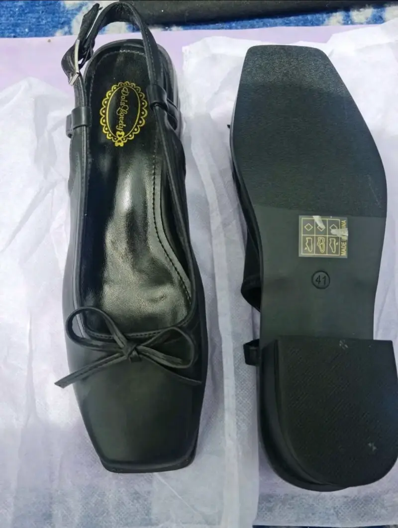 Zapatos negros de charol