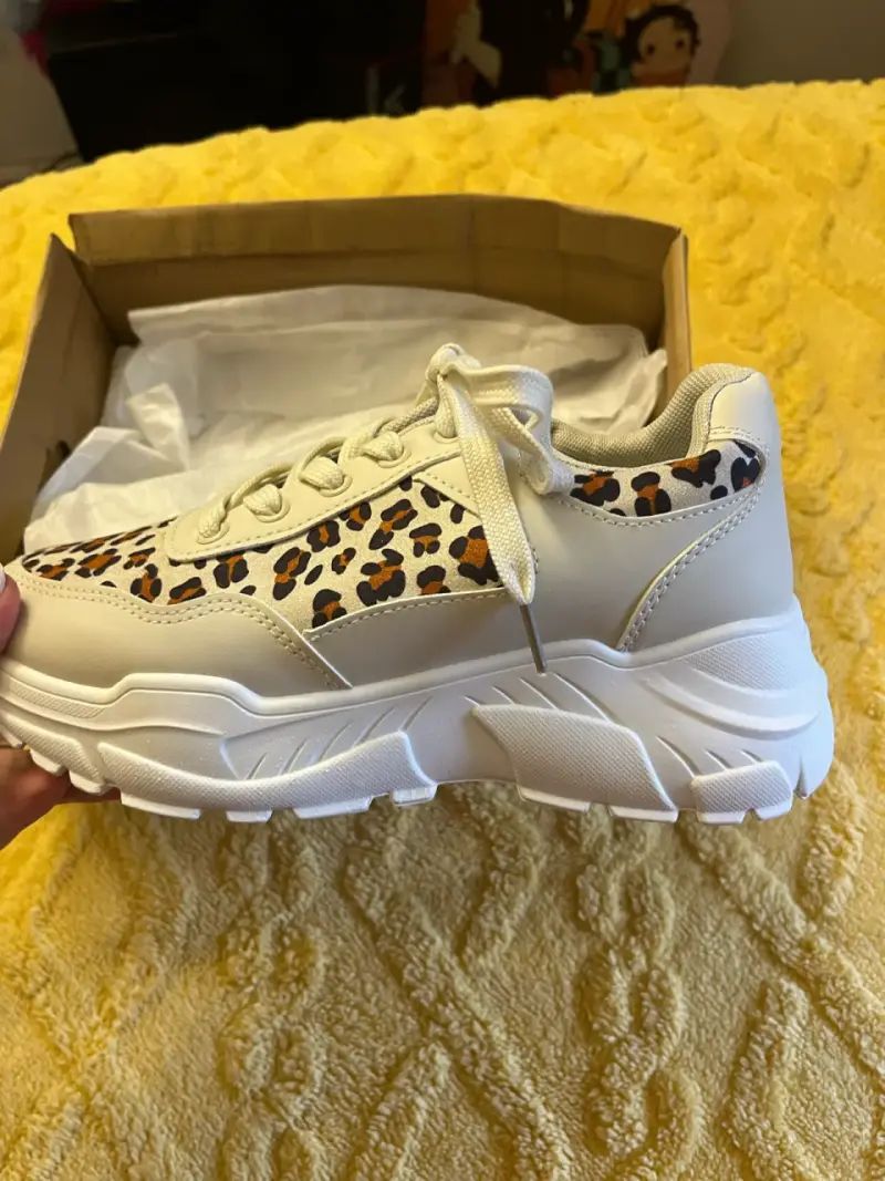 Zapatillas deportivas con diseño leopardo
