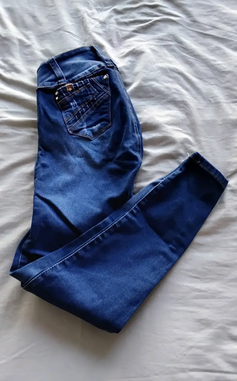 Jeans acampanados azul oscuro - 4