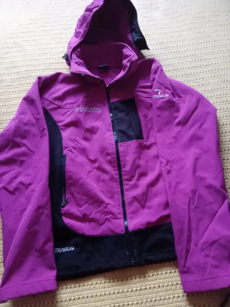 Chaqueta Columbia morada con capucha - 3