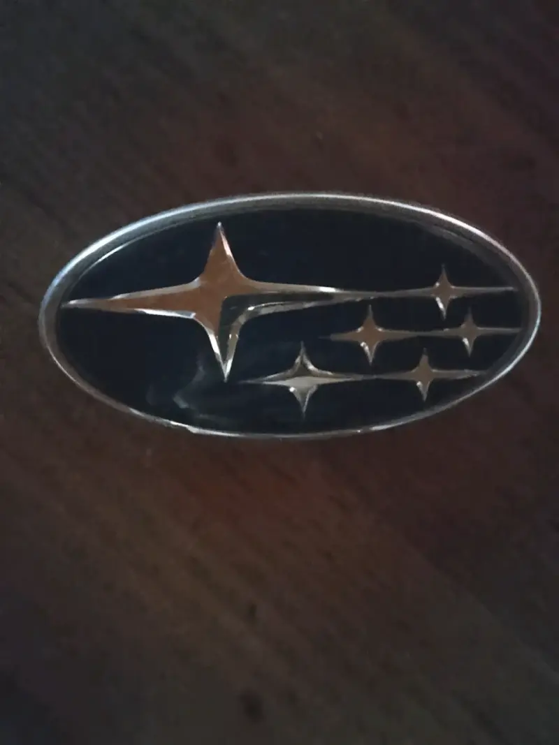 Emblema metálico de auto - 1