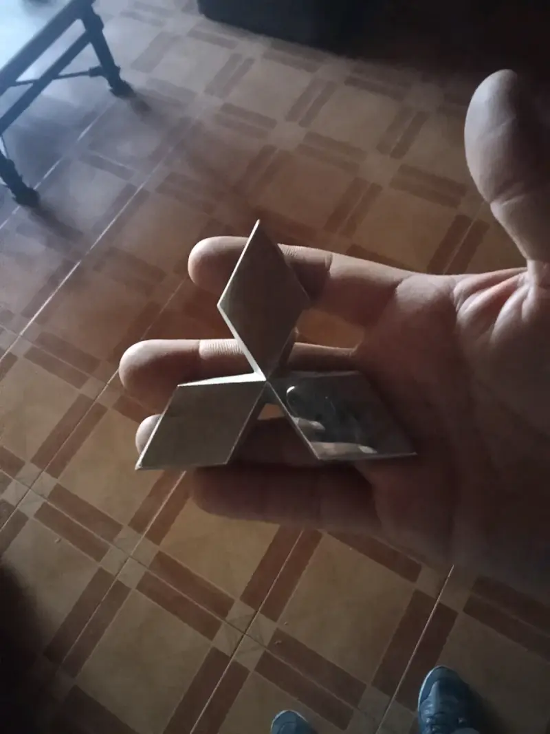 Emblema metálico de auto - 2