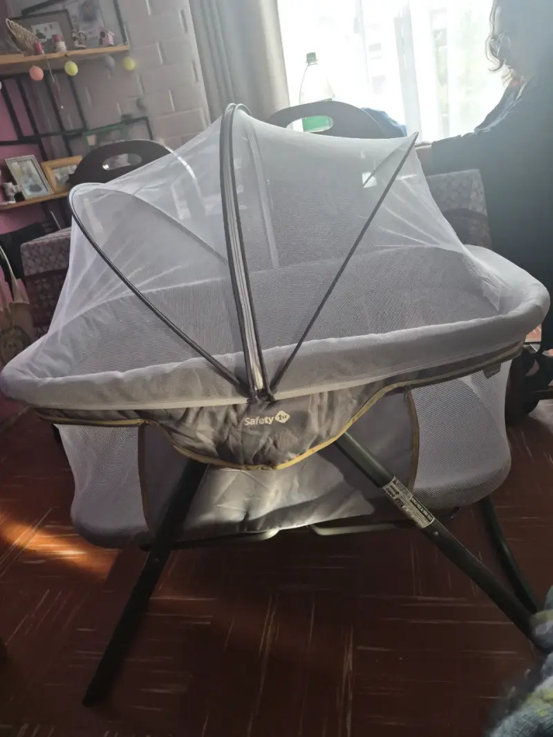 Cuna para bebé con mosquitero - 1