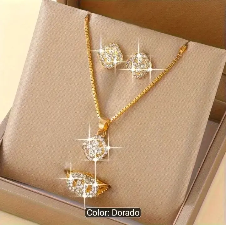 Set de joyas doradas brillantes