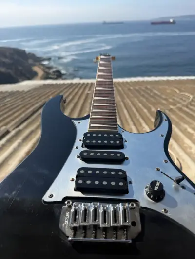 Guitarra eléctrica negra - miniatura 4