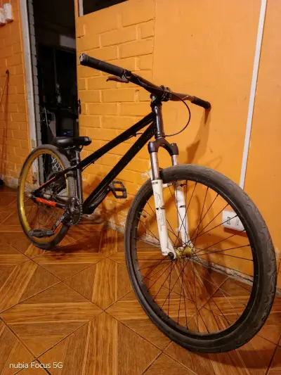 Bicicleta de dirt 26 - miniatura 1