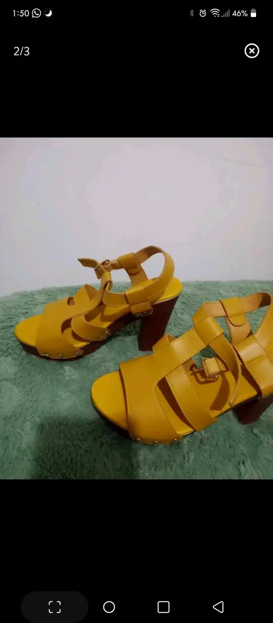 Sandalias amarillas con tacos - 3