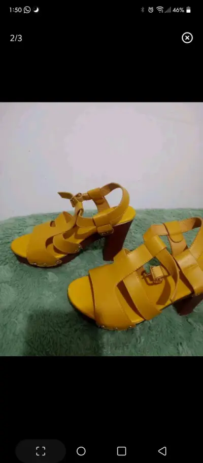Sandalias amarillas con tacos - miniatura 3