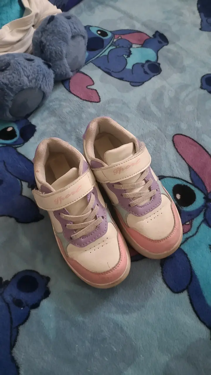 Zapatillas con ruedas y patines - 1