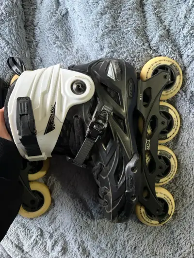 Patines en línea negros y blancos - miniatura 3