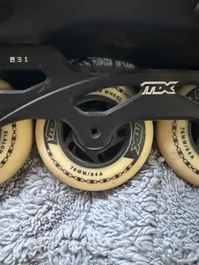 Patines en línea negros y blancos - miniatura 5