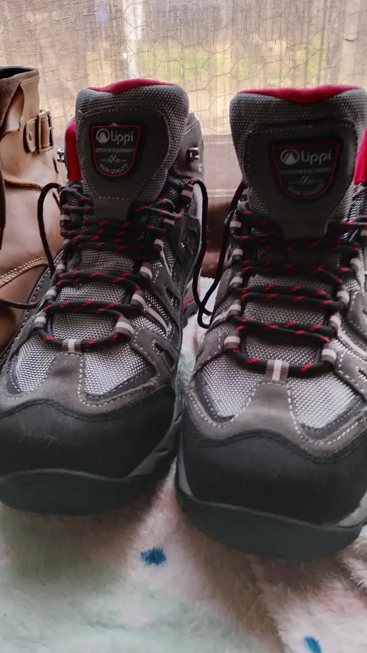 Botas de trekking gris y rojo talla 44 - 2