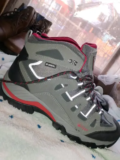 Botas de trekking gris y rojo talla 44 - miniatura 3