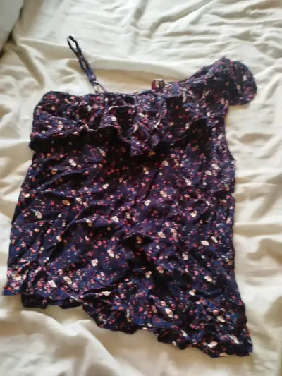Top floral de un hombro - miniatura 1