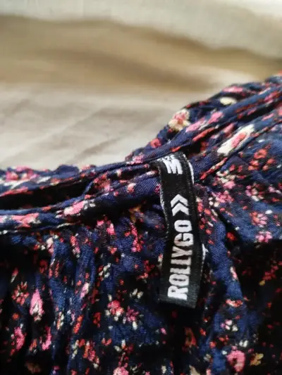 Top floral de un hombro - miniatura 2