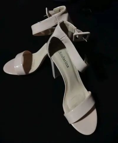 Zapatos de tacón beige - miniatura 4