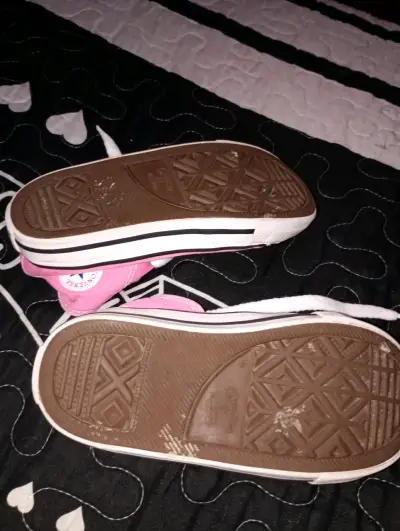 Zapatillas rosadas converse - miniatura 2