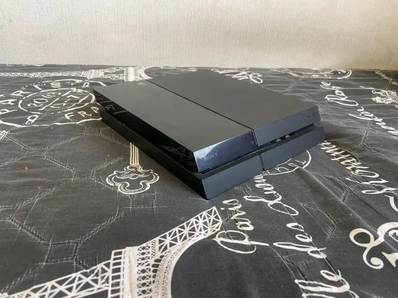 Consola Sony PS4 negra - 1