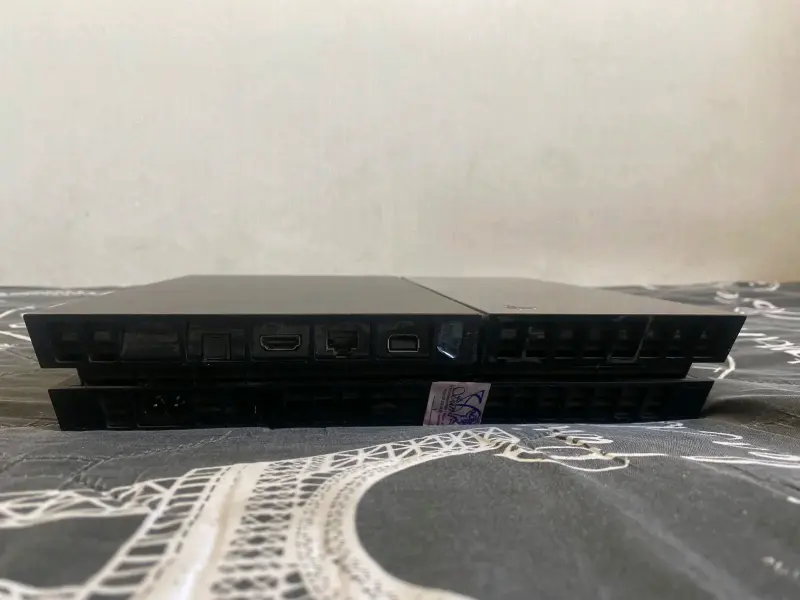 Consola Sony PS4 negra - 3