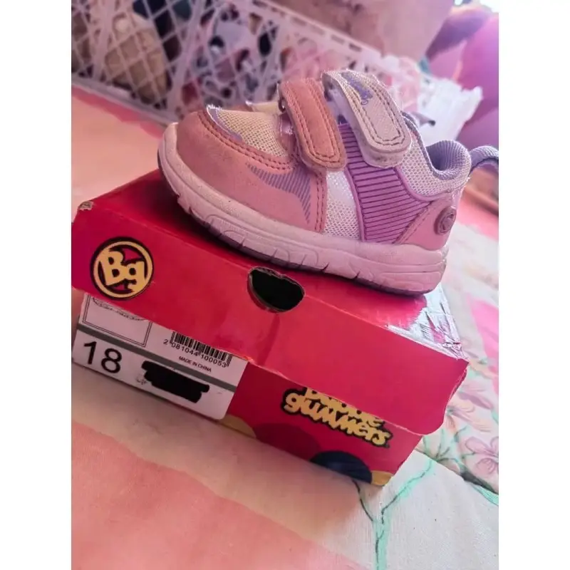 Zapatillas bebé rosadas con velcro