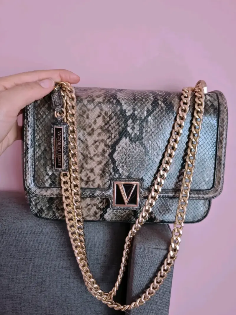 Cartera estilo serpiente con cadena - 1