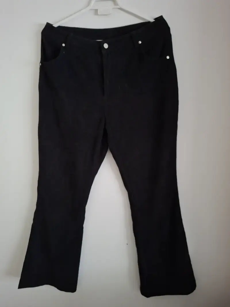 Pantalones negros acampanados - 1