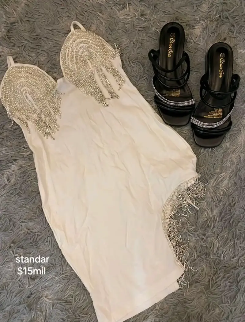 Vestido blanco con bordados brillantes