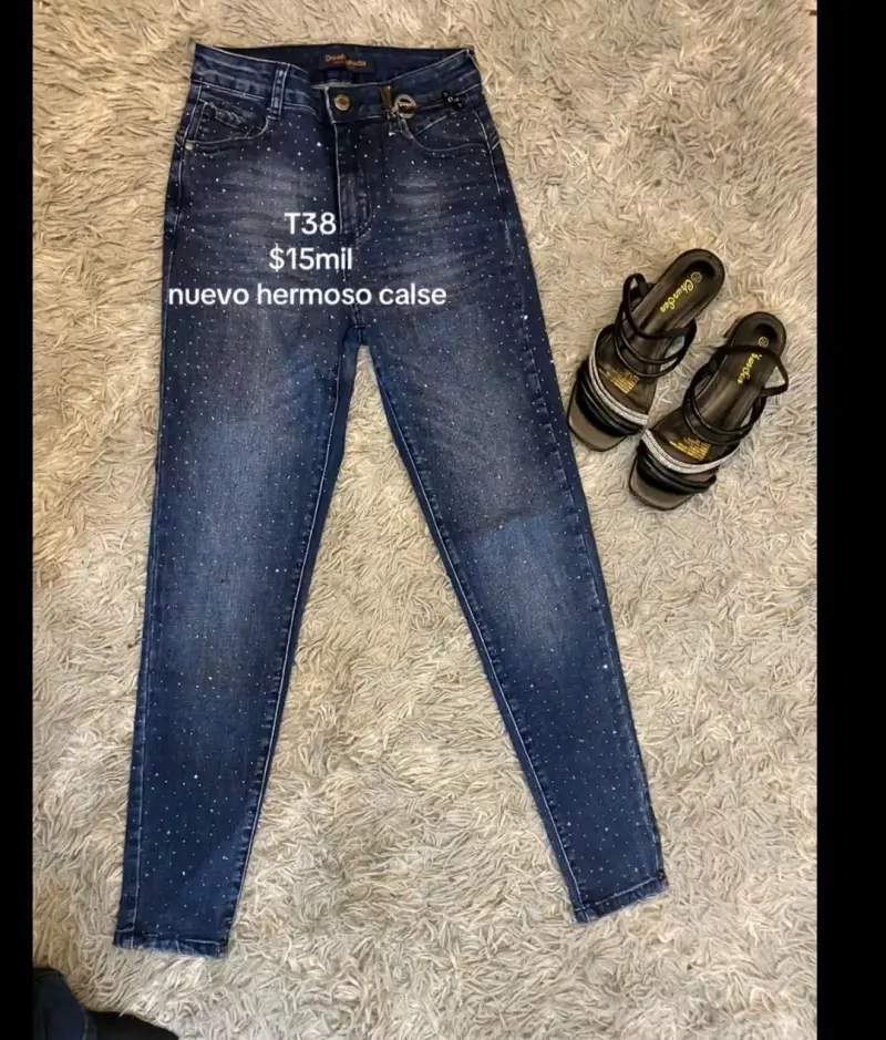 Jeans denim con aplicaciones