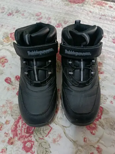 Botas negras para niños - miniatura 2