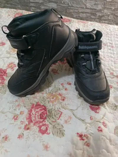 Botas negras para niños - miniatura 3