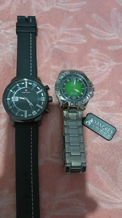 Set de dos relojes deportivos - miniatura 1