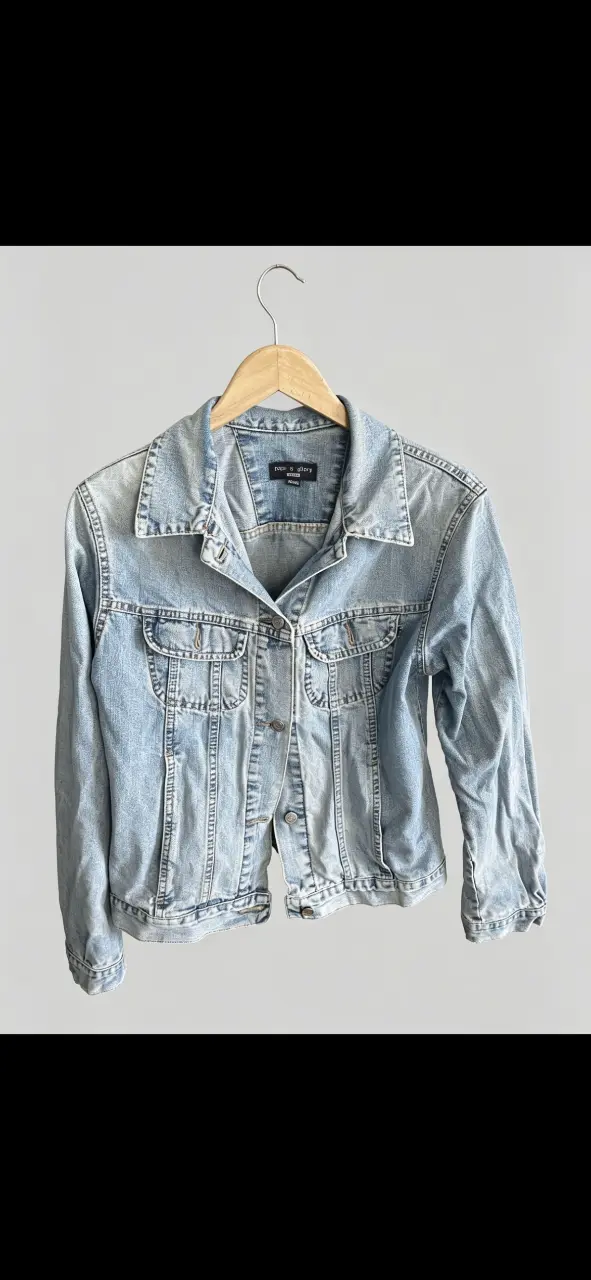 Chaqueta de mezclilla azul claro